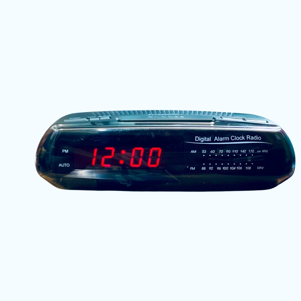Vintage 2003 - Supersonic AM/FM Digital Alarm Clock Radio Model SC-320